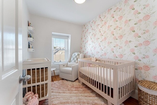 Building Photo - 511 E 5th St