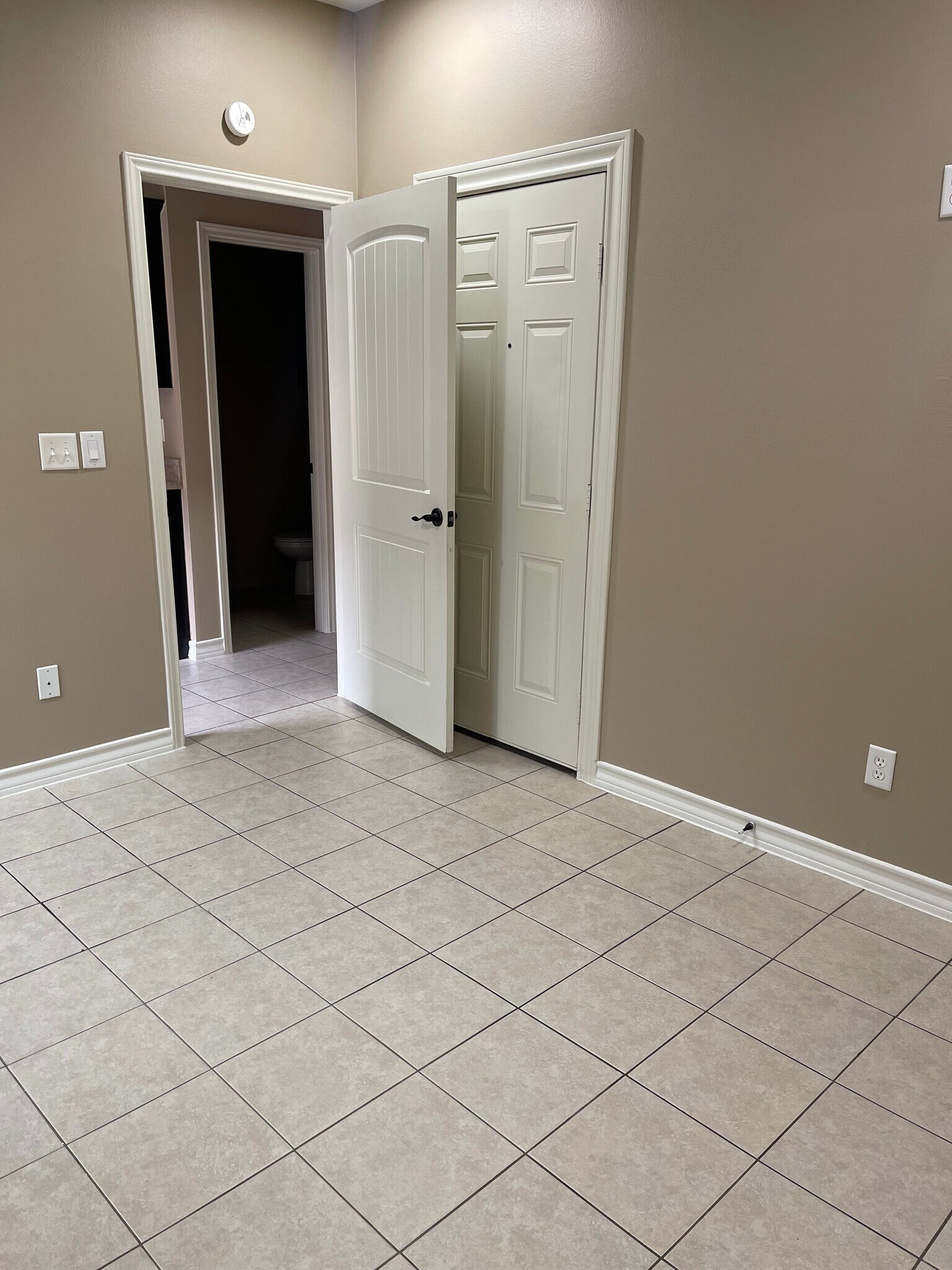 Building Photo - 501 E 2nd St