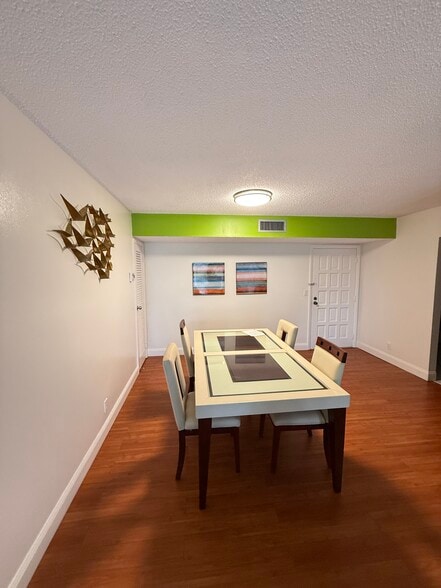 Building Photo - 5961 N Falls Circle Dr