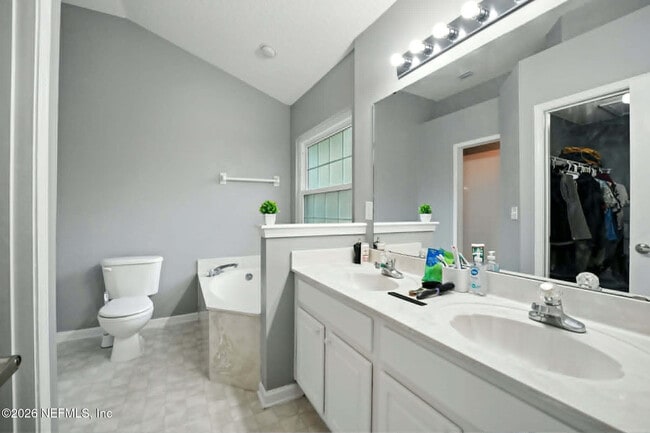 Building Photo - 832 Heritage Lakes Dr