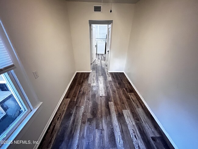 Building Photo - 2561 Rosselle St