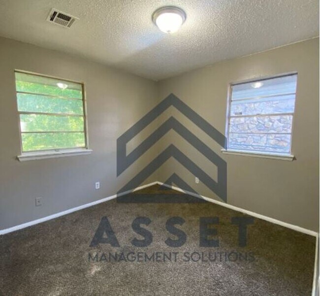 Building Photo - RENT TO OWN – Midwest City, OK