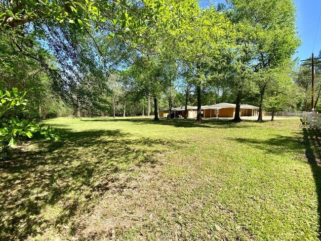 Building Photo - 10451 N Essex Dr