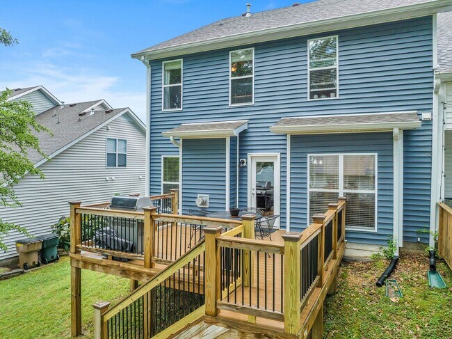 Building Photo - Spotless 3BR/2.5BA townhome minutes from West End, Downtown Nashville!