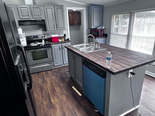 Building Photo - Large modular home four bedroom in Mt. Jul...