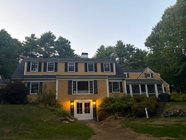 Building Photo - 172 Readfield Rd