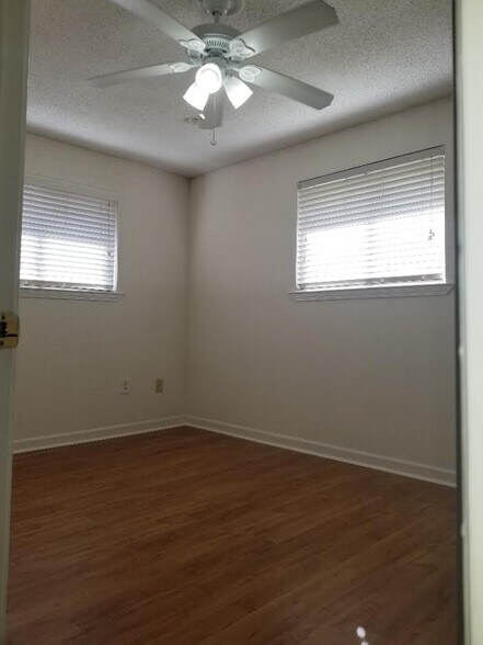 Building Photo - 3713 E Loyola Dr