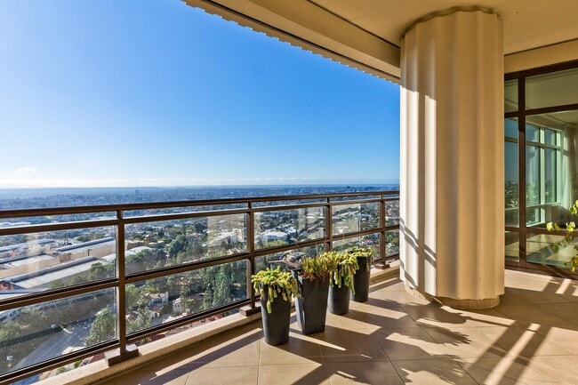 Building Photo - 1 W Century Dr