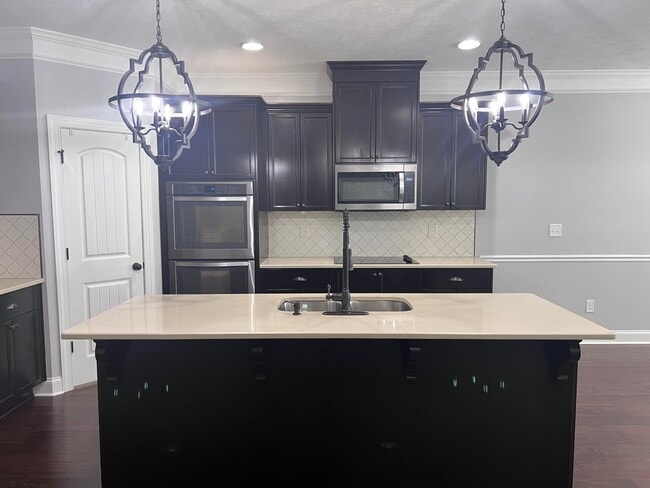 Building Photo - 212 Tulip Dr
