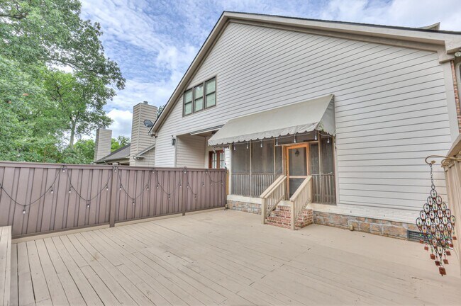 Building Photo - 4100A Oriole Pl
