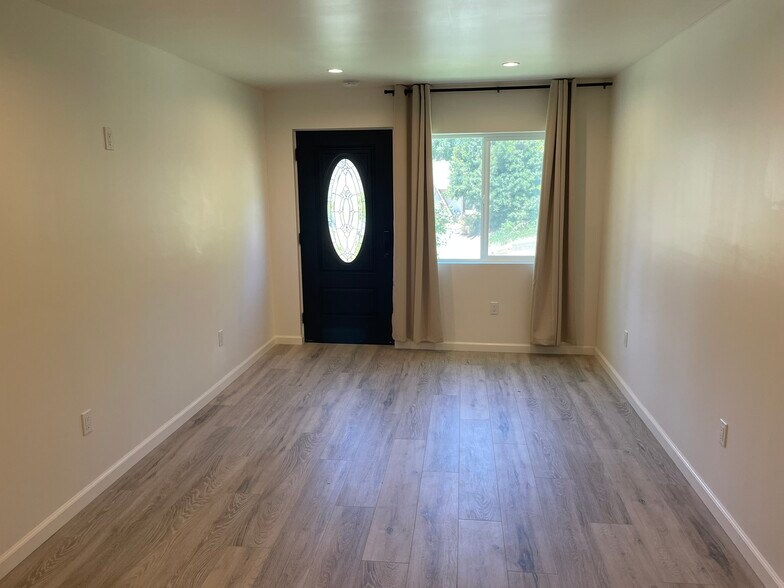 Building Photo - 7136 Forest Hills Rd