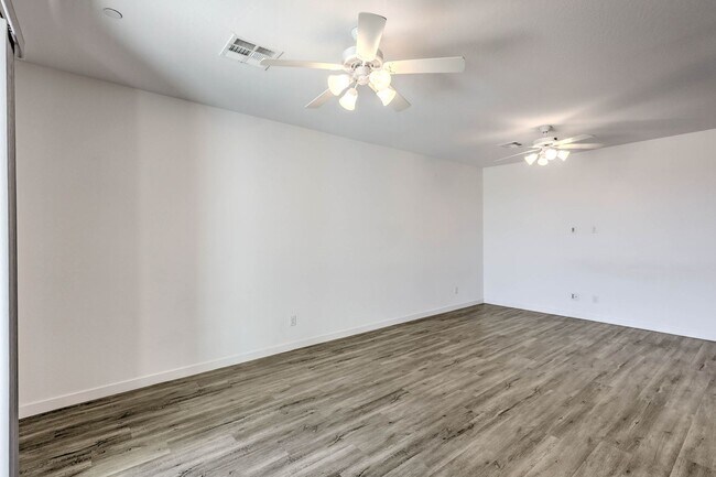 Building Photo - MUST SEE 3 bedroom Home!