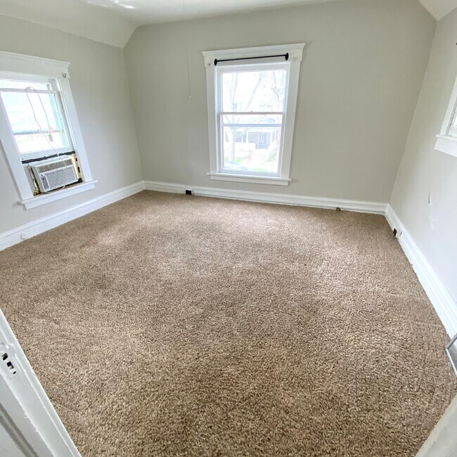 Building Photo - 1109 W Washtenaw St