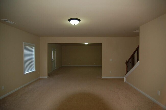 Building Photo - 2145 Manor View