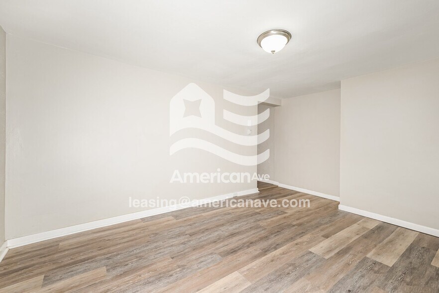 Building Photo - 129 Tuscola St