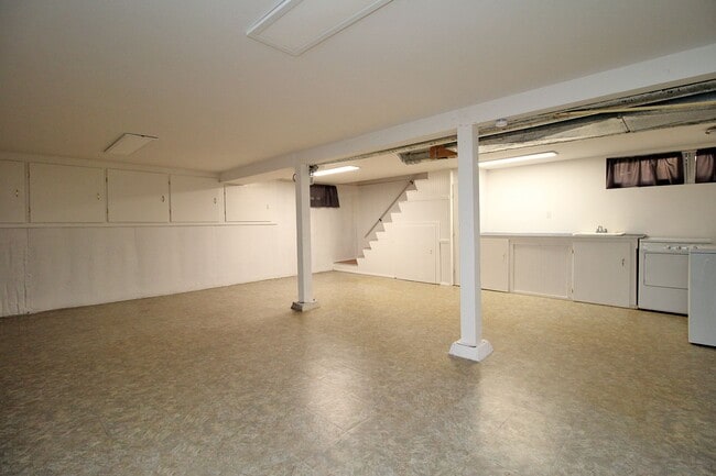 Building Photo - 4429 SE Raymond St