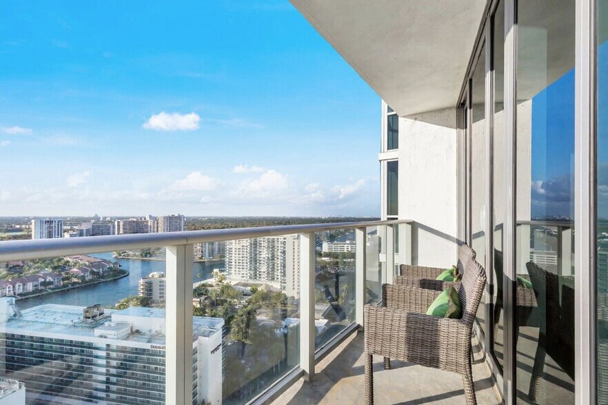 Building Photo - 4111 S Ocean Dr