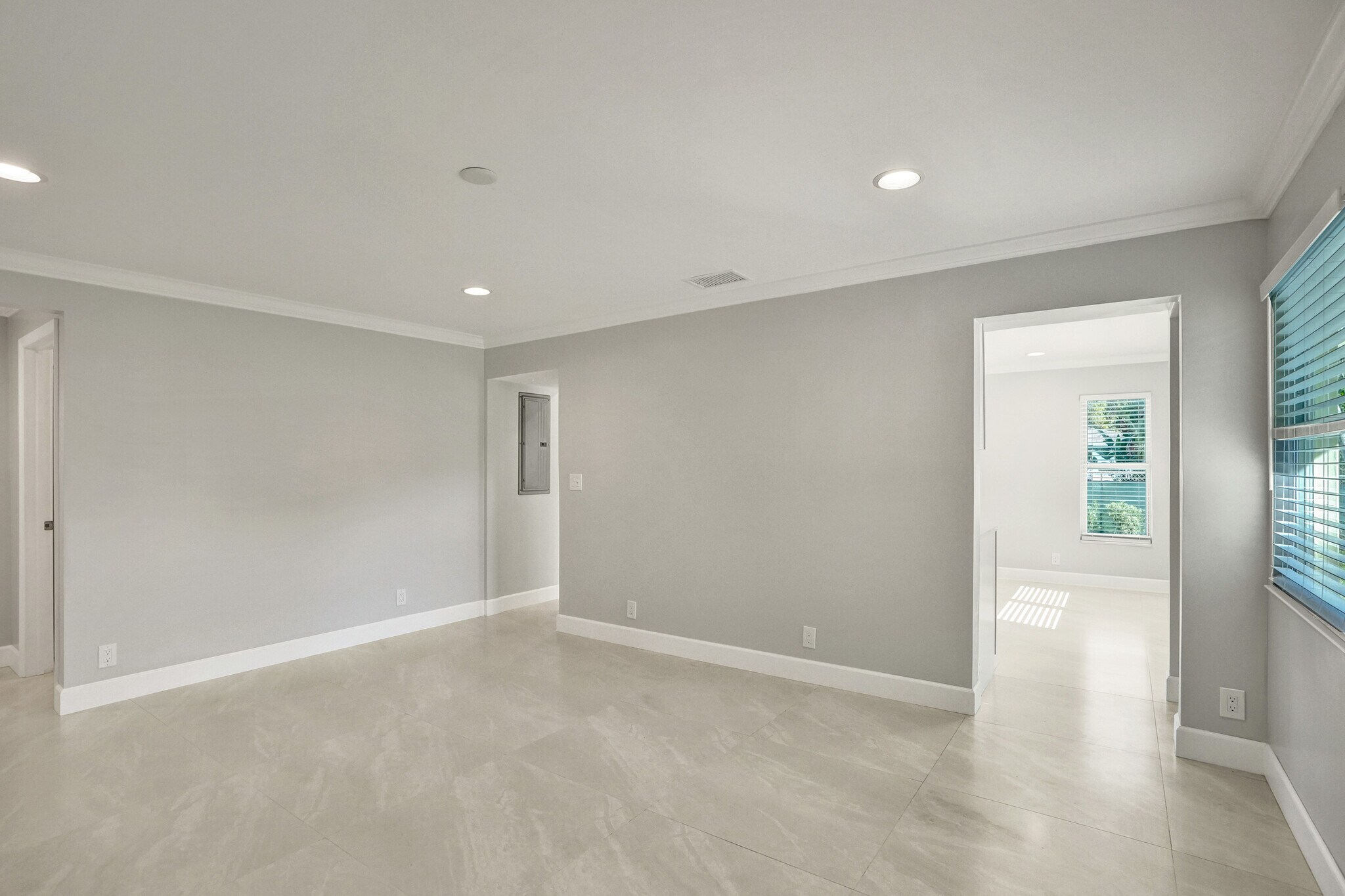 Building Photo - 960 SW 28th St