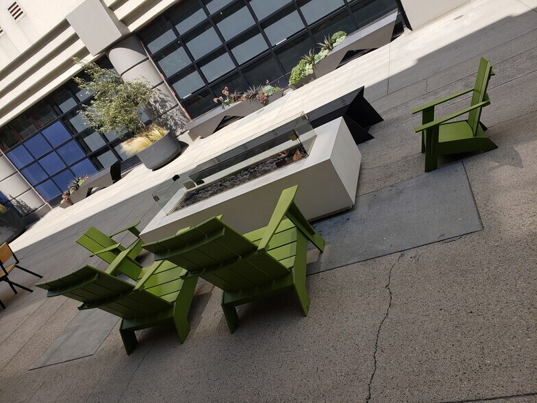 Building Photo - 6400 Christie Ave