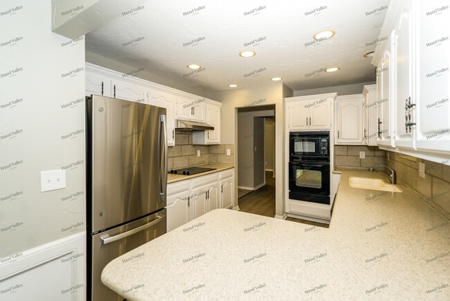 Building Photo - 8304 S 6th St