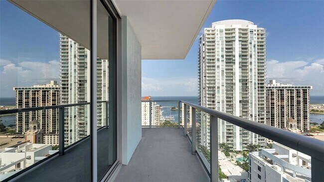 Building Photo - 225 1st Ave N