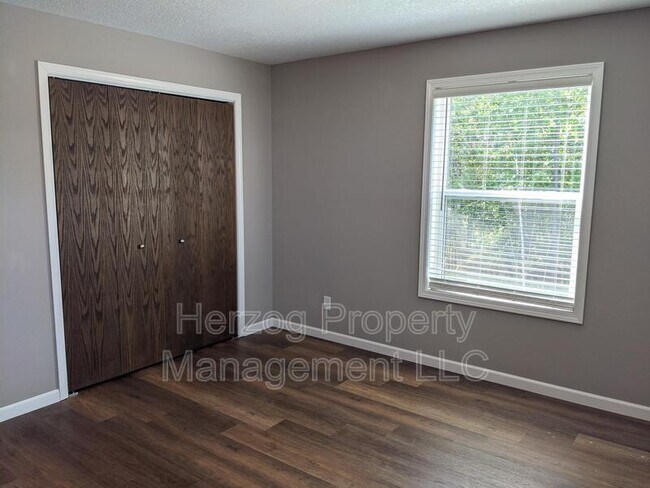 Building Photo - 2105 SE 7th Ave