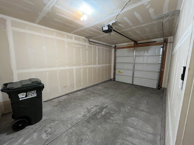 Building Photo - 5082 W Wind Rock Ln