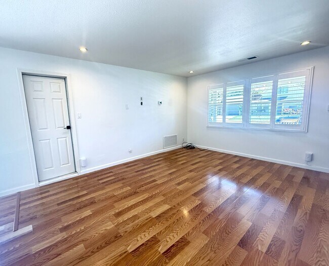Building Photo - 4133 Joan Ave