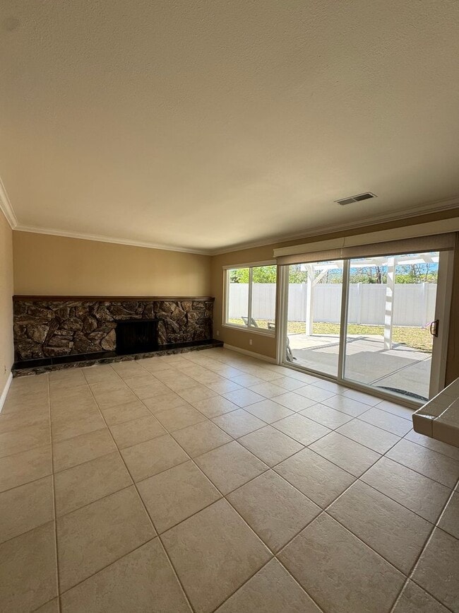 Building Photo - Prime Cul-de-Sac Location with Expansive Backyard