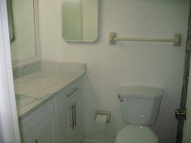 Building Photo - 9356 Roan Ln