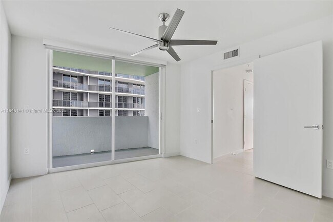 Building Photo - 1756 N Bayshore Dr