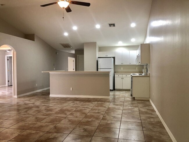 Building Photo - Experience this Large Cape Coral 3 bedroom 2 bath duplex with 1 car garage and screened in lanai.