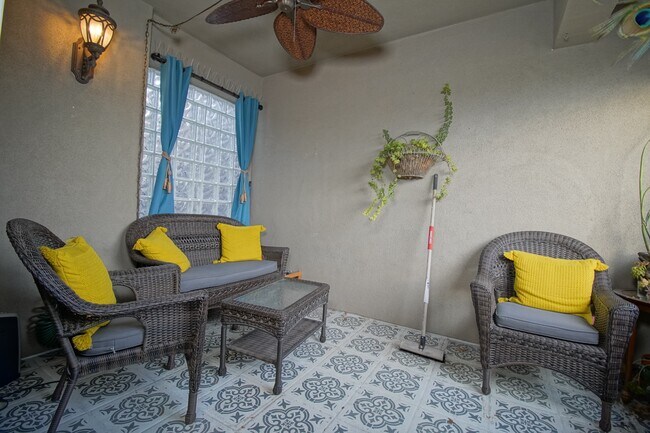 Building Photo - 10929 Landale St