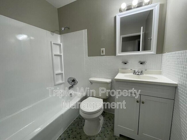 Building Photo - 690 Wiethaupt Rd