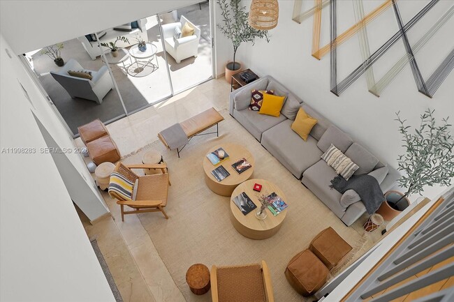 Building Photo - 2721 SW 22nd Ave