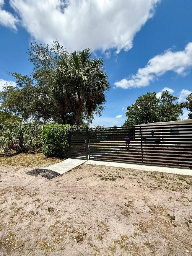 Building Photo - 12801 Westview Dr