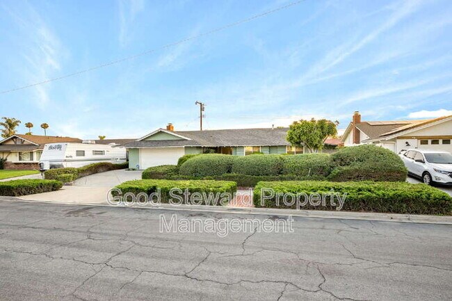 Building Photo - 5111 Roxborough Dr