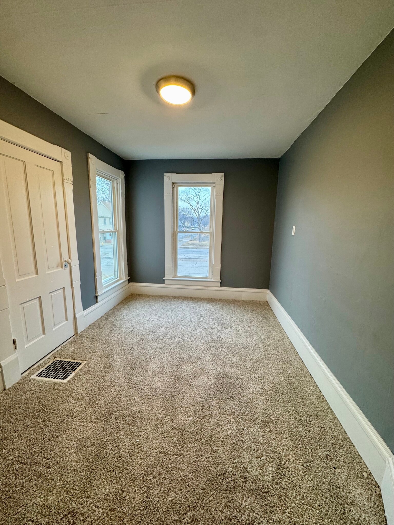 Building Photo - 321 Cedar St