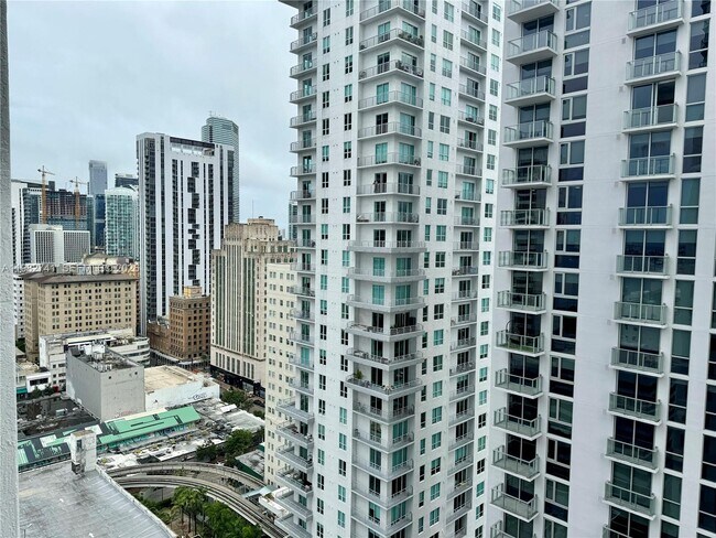 Building Photo - 253 NE 2nd St