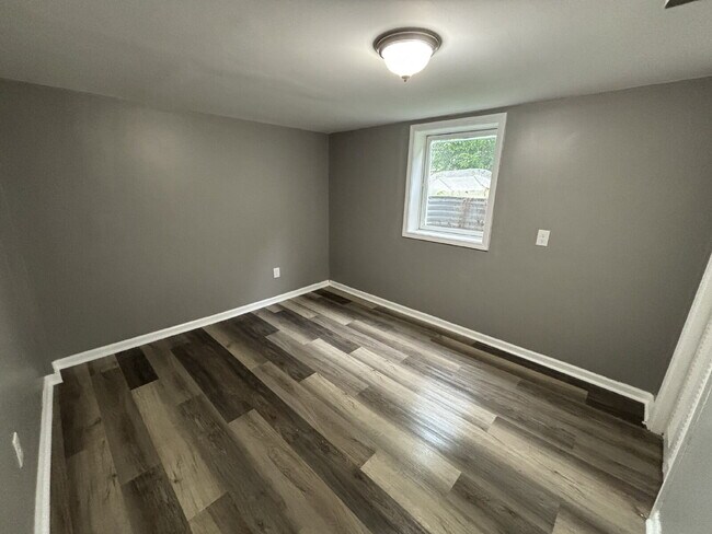 Building Photo - Ranch Style Home in Gary!