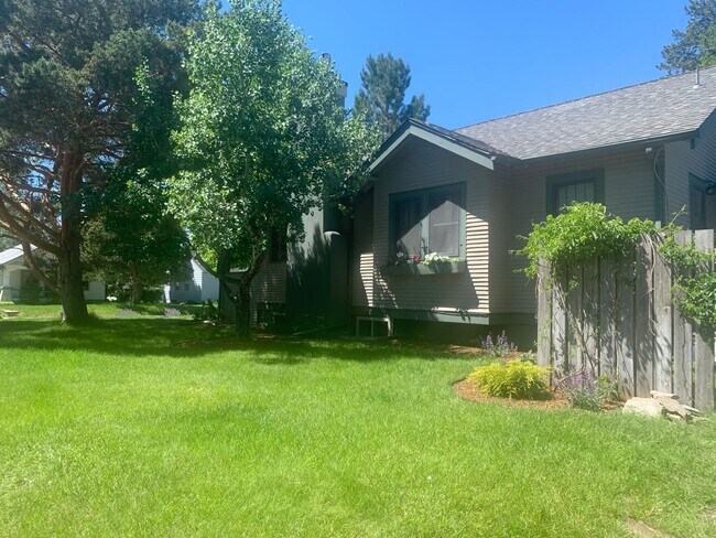 Building Photo - Charming 3 Bed, 2 Bath Craftsman in Missoula’s Coveted University Area