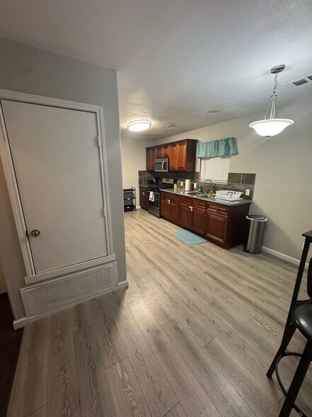 Building Photo - 1334 W Ridgewood Ct