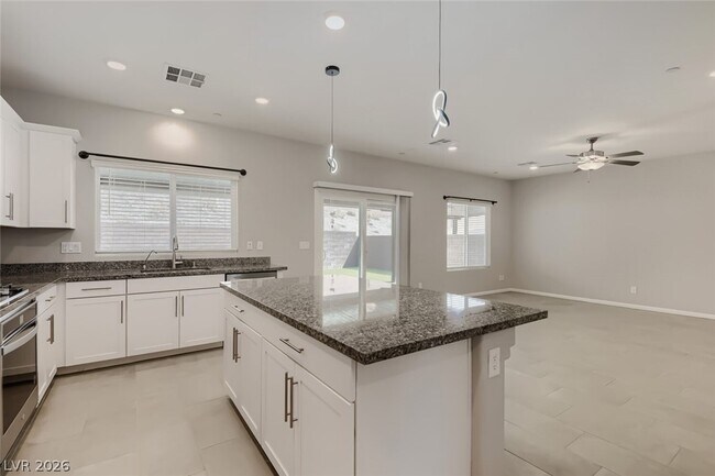 Building Photo - 10790 Wild Parsley Ave