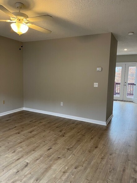 Building Photo - 107 King Henry Ln