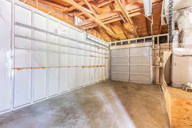 Building Photo - 422 Sandalwood Ln