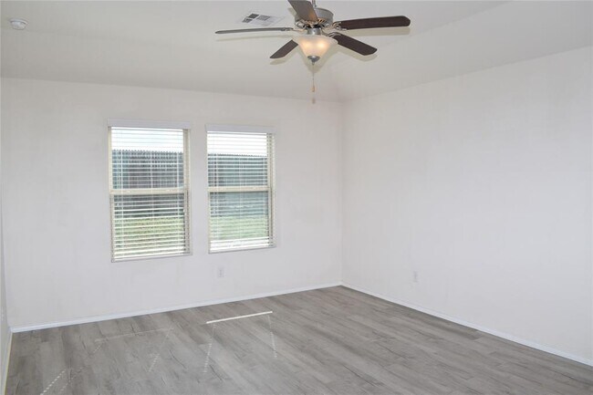 Building Photo - 2021 Pitkin Dr