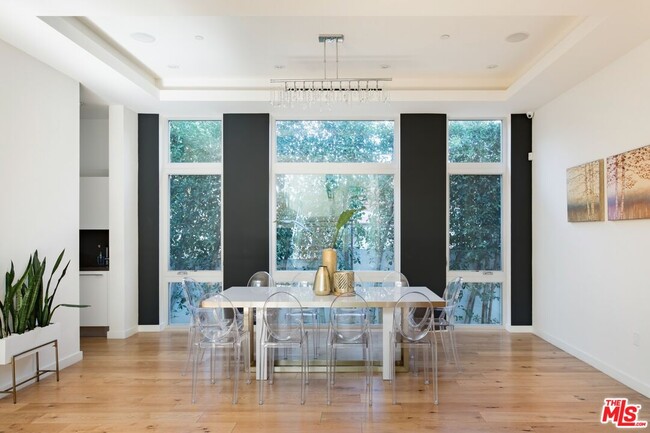 Building Photo - 1723 S Durango Ave