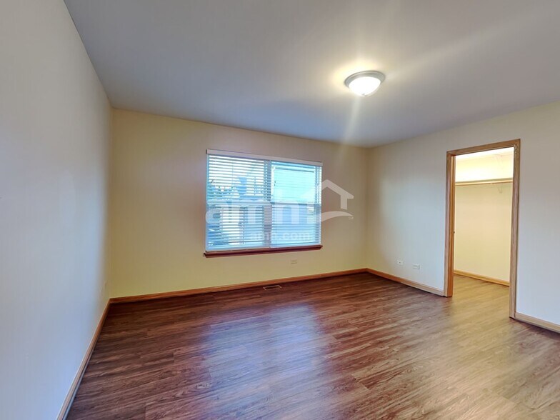 Building Photo - 1910 Prairie Ridge Dr