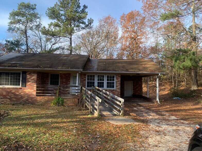 Building Photo - 325 Airport Rd