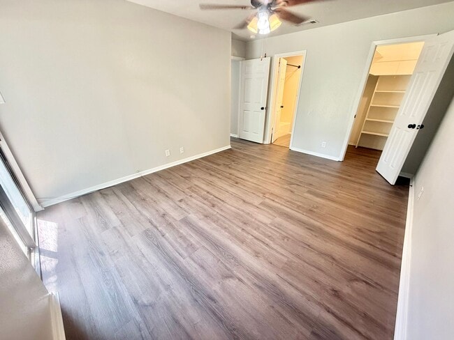 Building Photo - Newly renovated 2-bed/2-bath